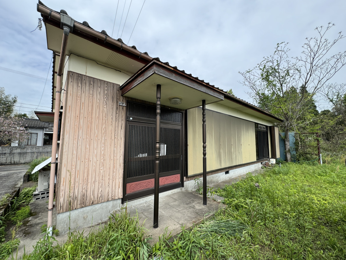 No.206【田中校区/3LDK/S40年築/売：240万】「静かな湖畔の森の影を連想させる大いなる静けさの家」：伊佐市空き家バンク