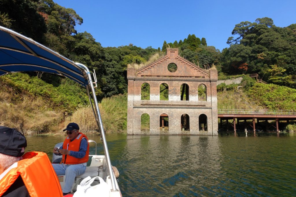 【11/19（日）・26（日）】曽木発電所遺構を水上から間近に見られる！「大鶴湖 遊覧船」の運行について